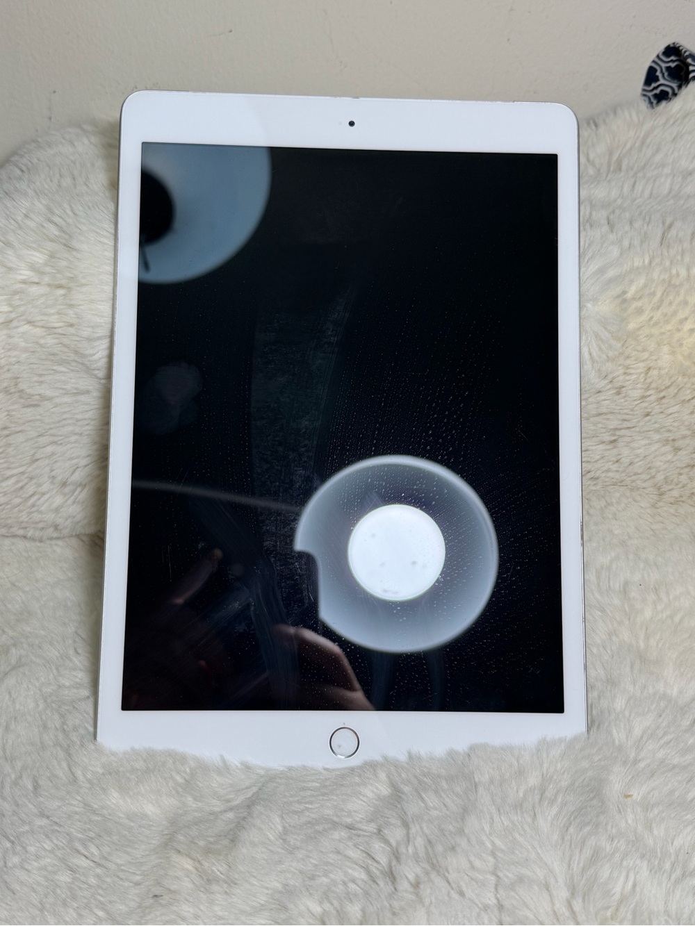 iPad (7th Generation) with Wi-Fi and Cellular (LTE 128gb (need new battery )
